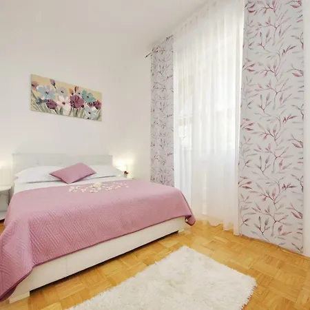 Paulin Apartment *
